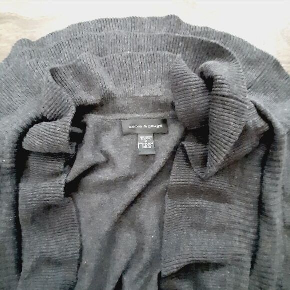 Cable & Gauge sz M sleeveless ruffle cardigan - Picture 2 of 2